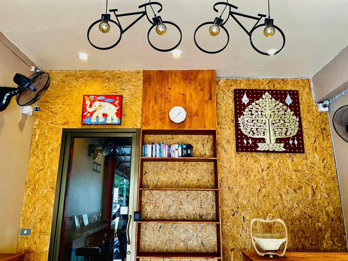Frutta Hostel Patong Buitenkant foto