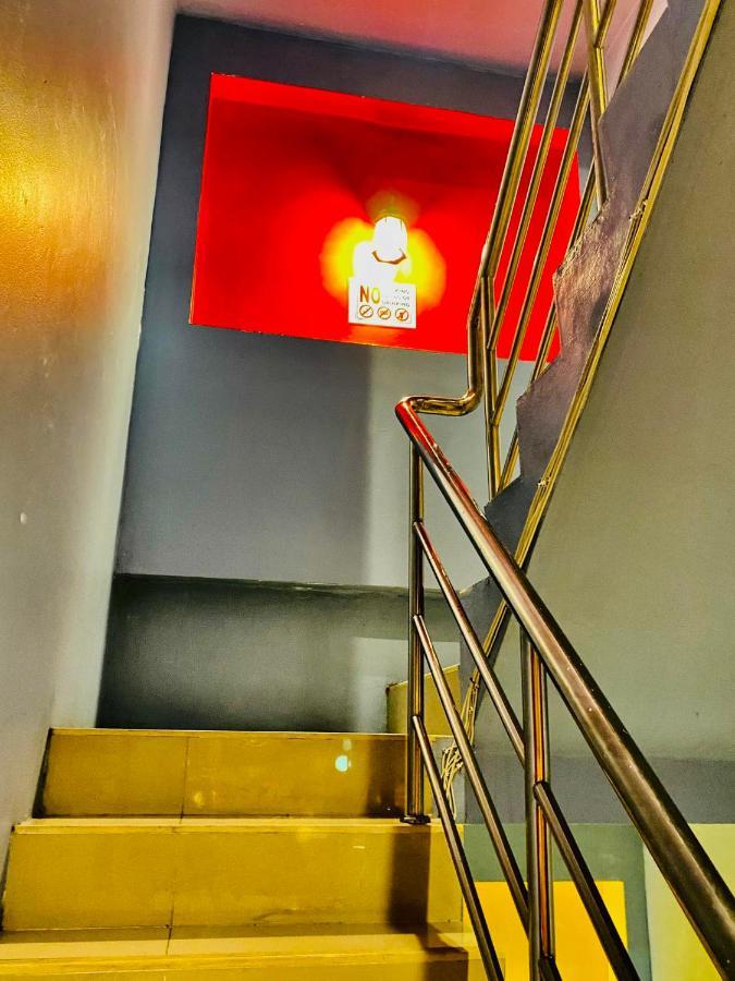 Frutta Hostel Patong Buitenkant foto